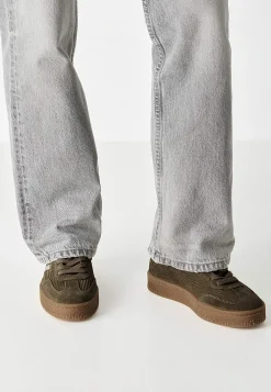 Ruskindssneakers med snøring