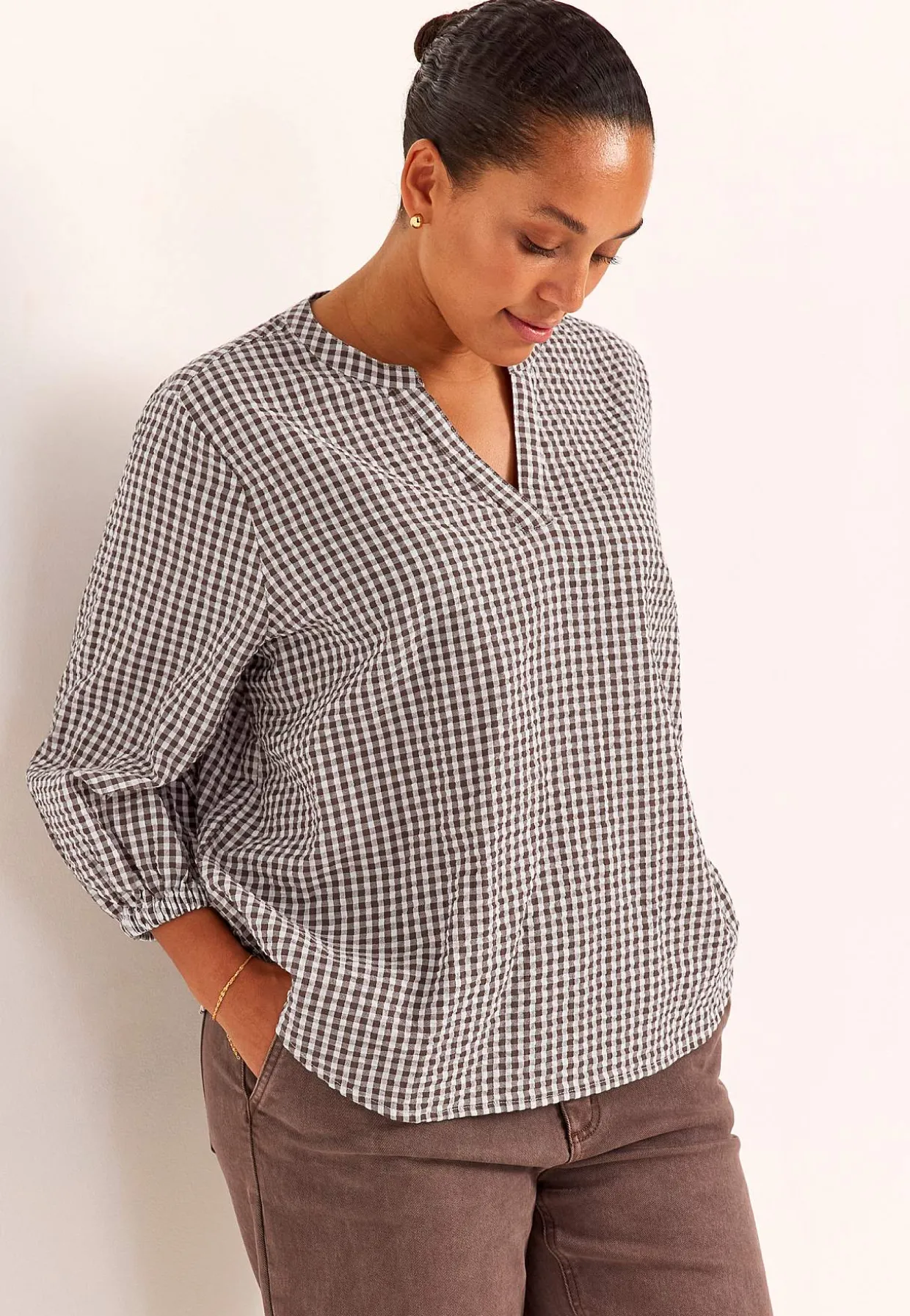 Småternet bluse i seersucker