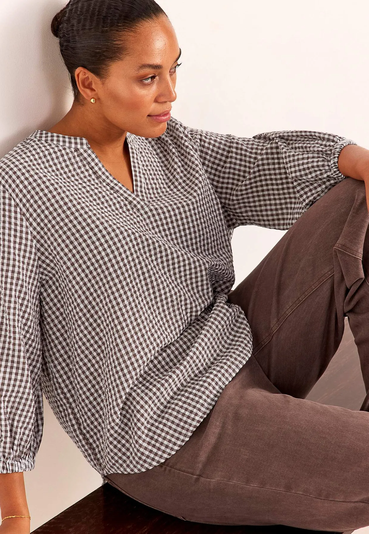 Småternet bluse i seersucker