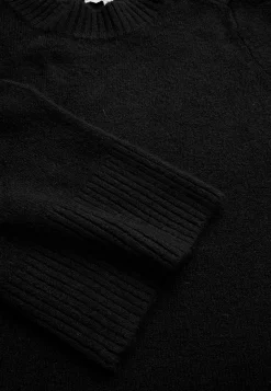 Strikket kjole med høj slids