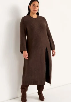 Strikket kjole med høj slids