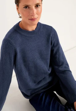 Strikket trøje med afrundet krave