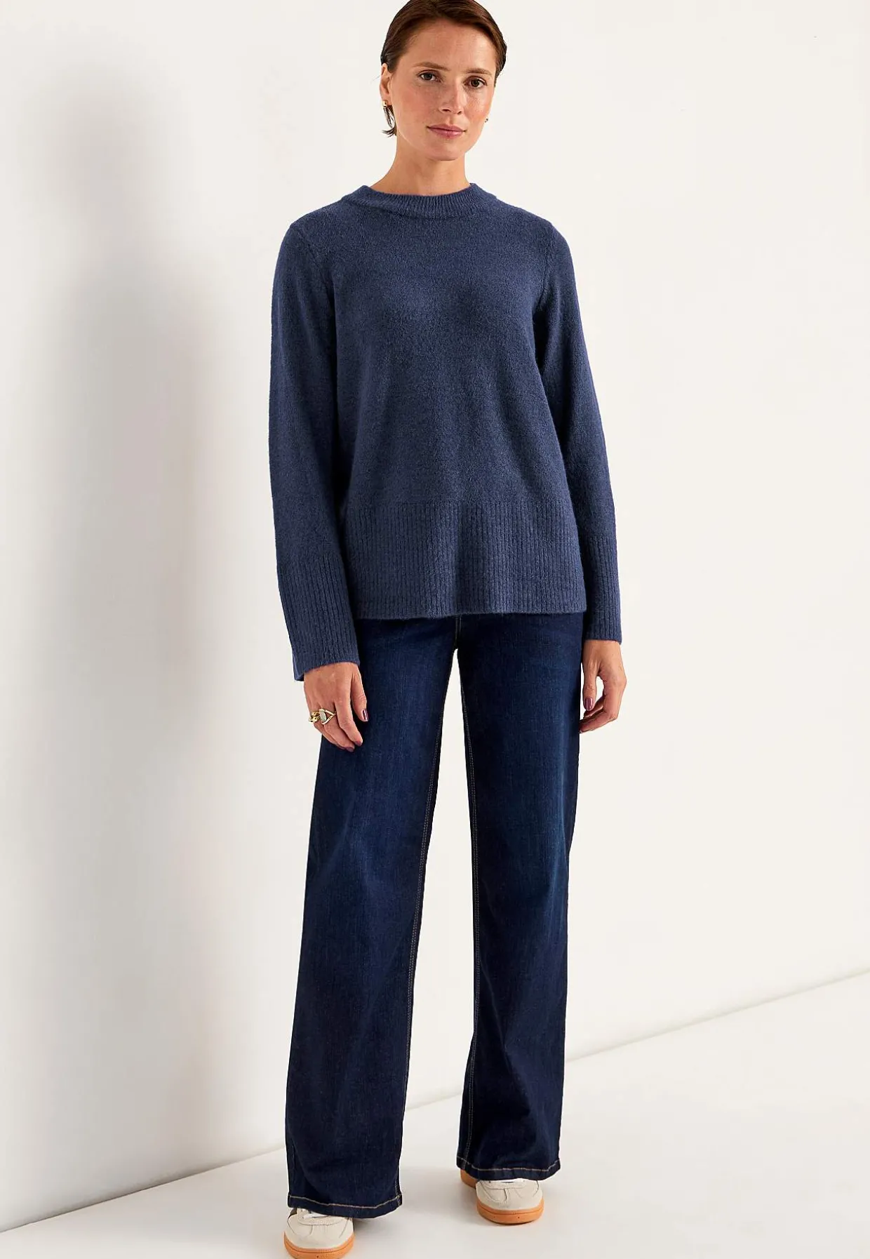 Strikket trøje med afrundet krave