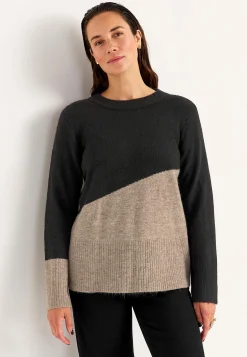 Strikket trøje med afrundet krave