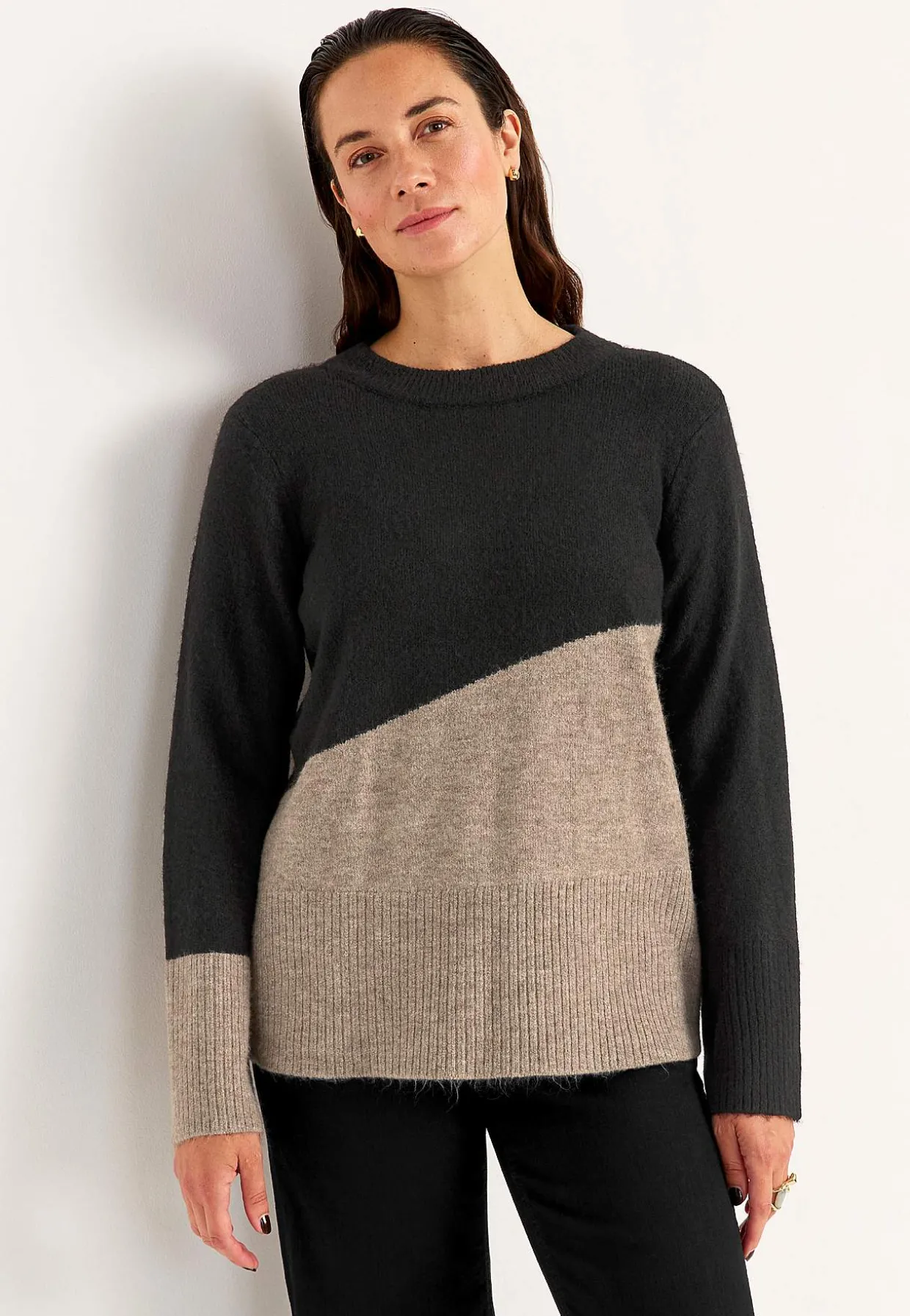 Strikket trøje med afrundet krave