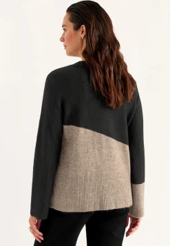 Strikket trøje med afrundet krave