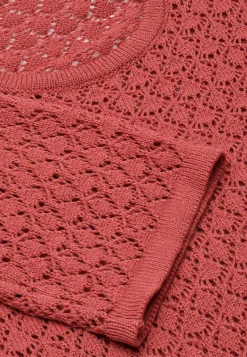 Strikket trøje med hulmønster