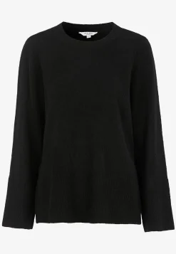 Strikket trøje med slidser