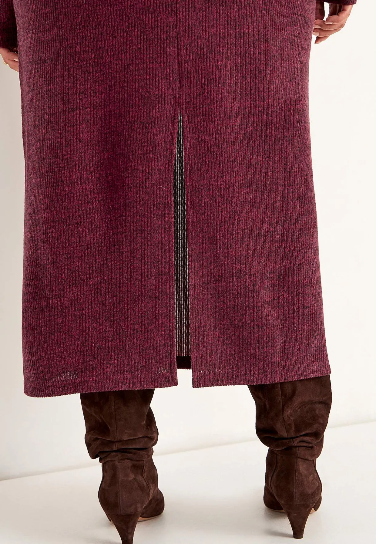 Superblød nederdel med slids Beata