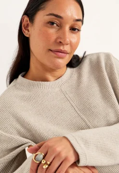 Superblød trøje med dekorativ midtersøm Beata