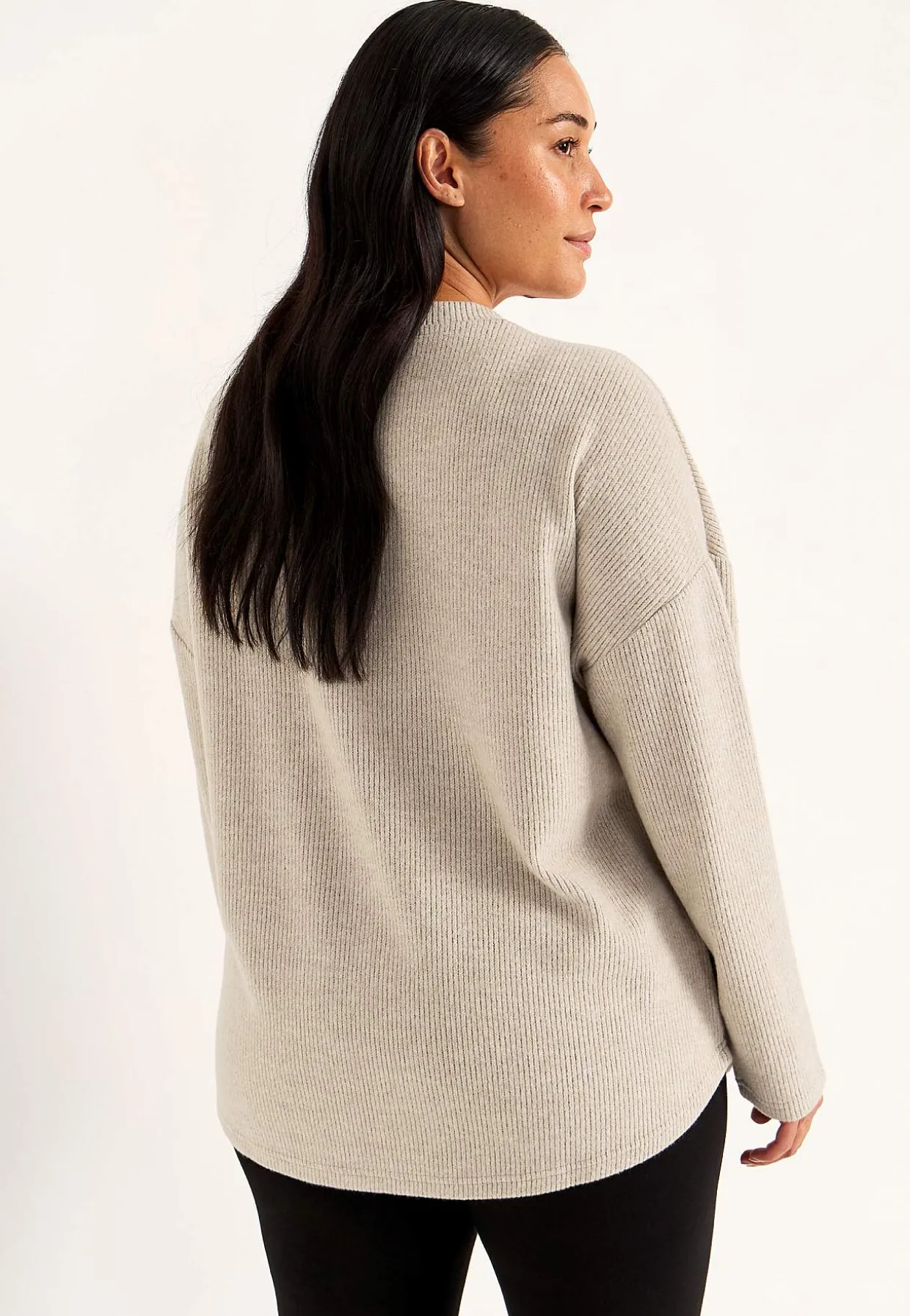 Superblød trøje med dekorativ midtersøm Beata