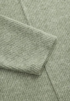 Superblød trøje med dekorativ midtersøm Beata