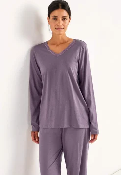 To-delt pyjamas med blondekant