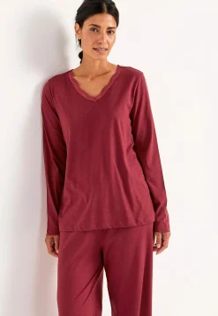 To-delt pyjamas med blondekant