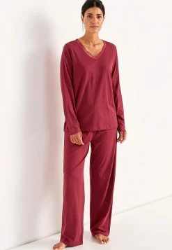 To-delt pyjamas med blondekant