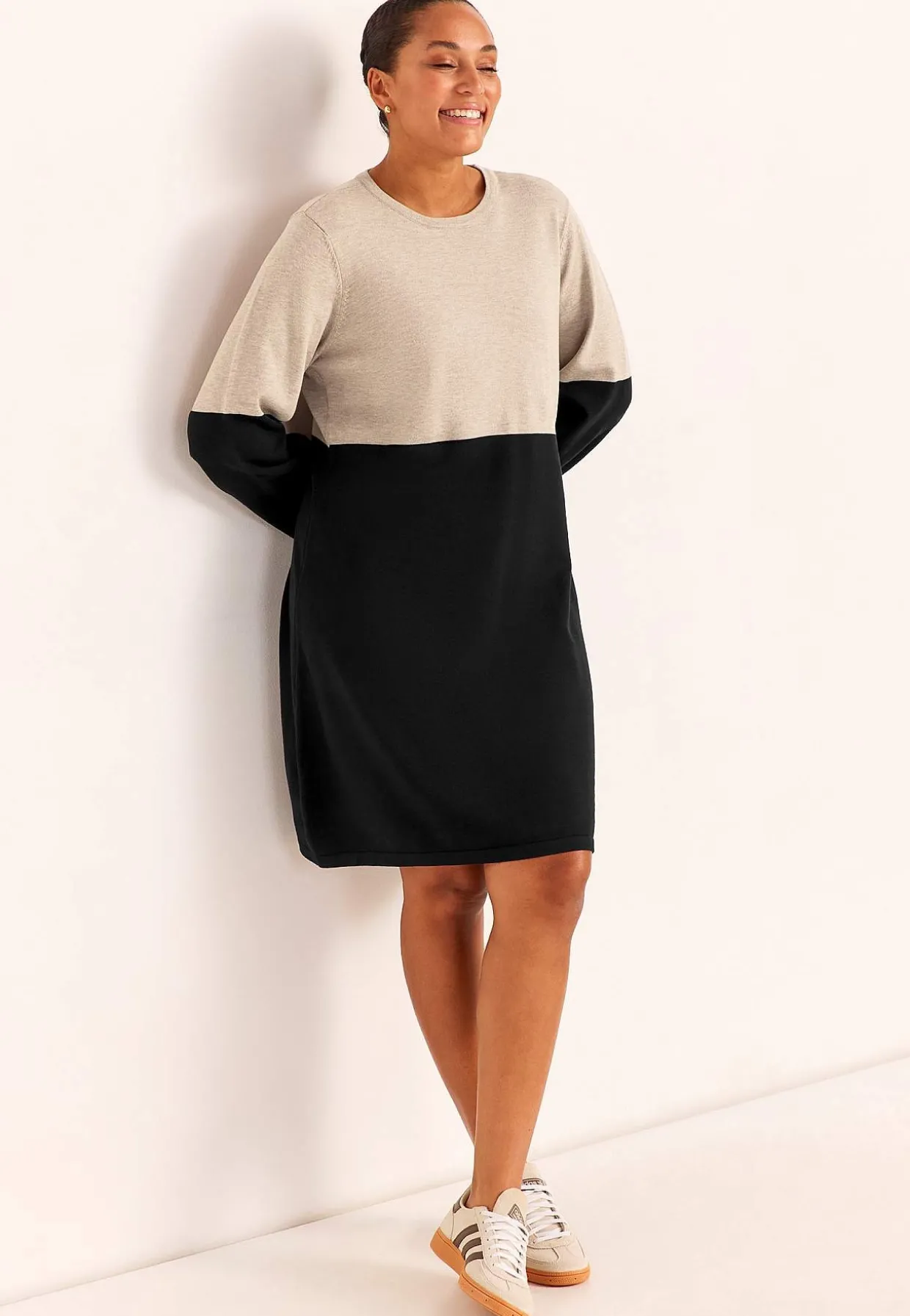 Tofarvet, fintstrikket kjole