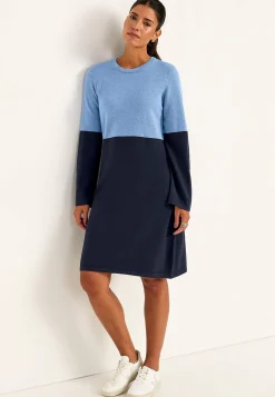 Tofarvet, fintstrikket kjole