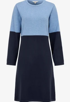 Tofarvet, fintstrikket kjole