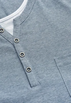 T-shirt med knapstolpe