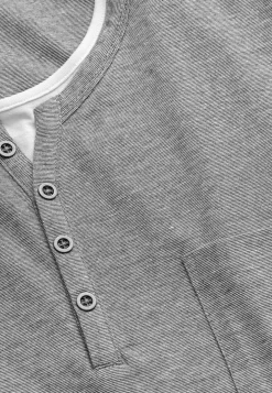 T-shirt med knapstolpe