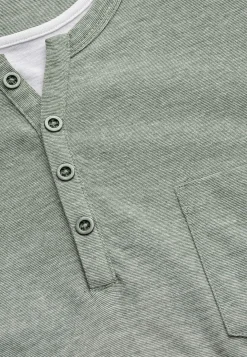 T-shirt med knapstolpe | Cellbes