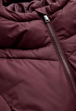 Varm jakke med luftig polstring