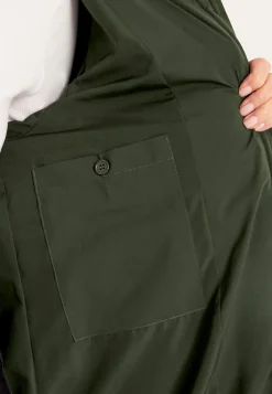 Varm jakke med sidelynlåse nederst