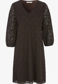 V-udskåret blondekjole