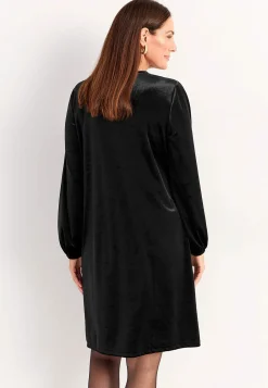 V-udskåret fløjlskjole